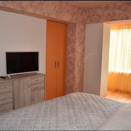 Central Apartment 4 Rooms בראשוב מראה חיצוני תמונה