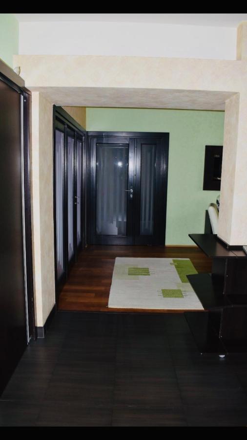 Central Apartment 4 Rooms בראשוב מראה חיצוני תמונה