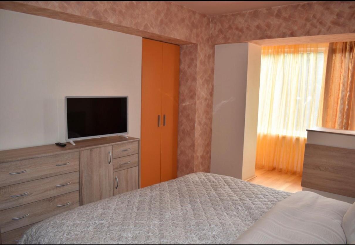Central Apartment 4 Rooms בראשוב מראה חיצוני תמונה