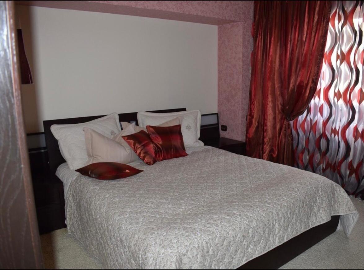 Central Apartment 4 Rooms בראשוב מראה חיצוני תמונה