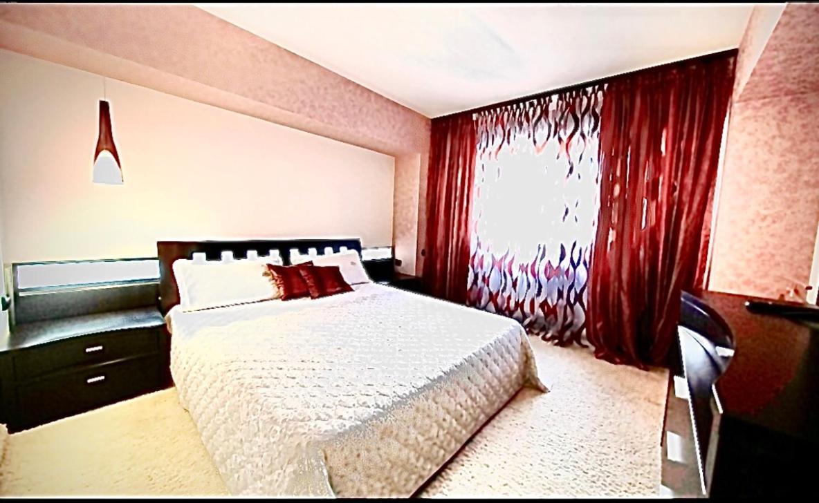 Central Apartment 4 Rooms בראשוב מראה חיצוני תמונה